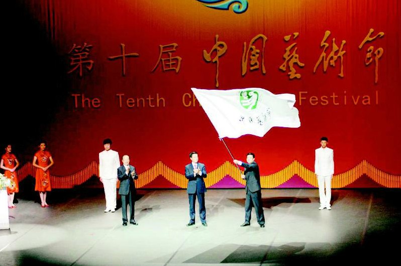 VTV@P]92UXGB5NSAUXJV8TV.jpg