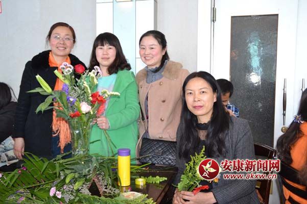 縣財政局女職工的插花.jpg